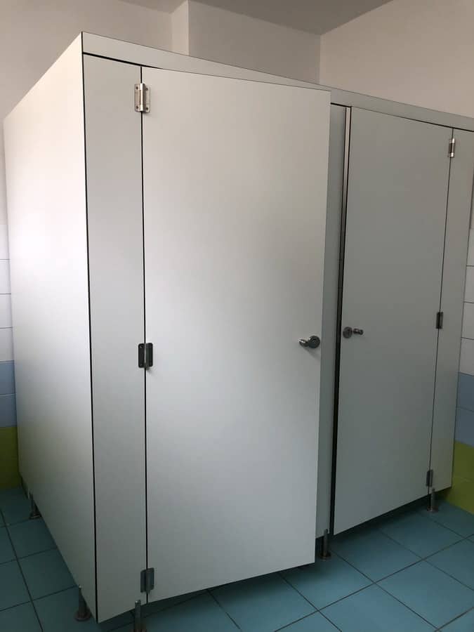 Namestnik OŠ Ruše WC kabine kompakt